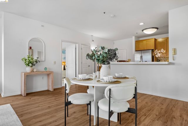 655 12Th St 205, Oakland, CA 94607