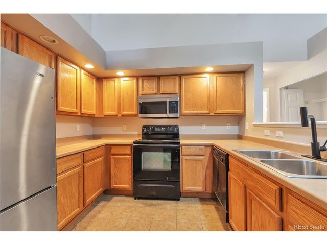 18622 E Water Dr E, Aurora, CO 80013