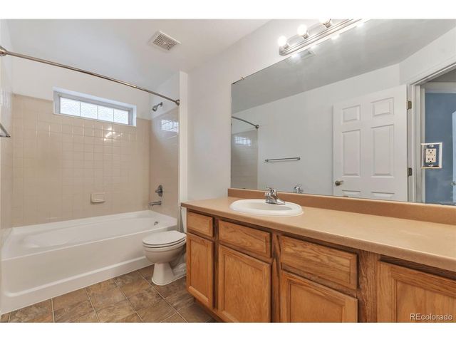 18622 E Water Dr E, Aurora, CO 80013