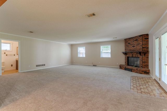 2424 Lexington Road, Evansville, IN 47720
