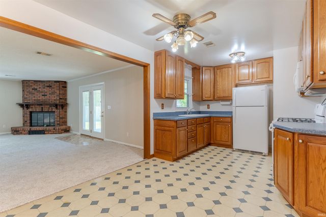 2424 Lexington Road, Evansville, IN 47720