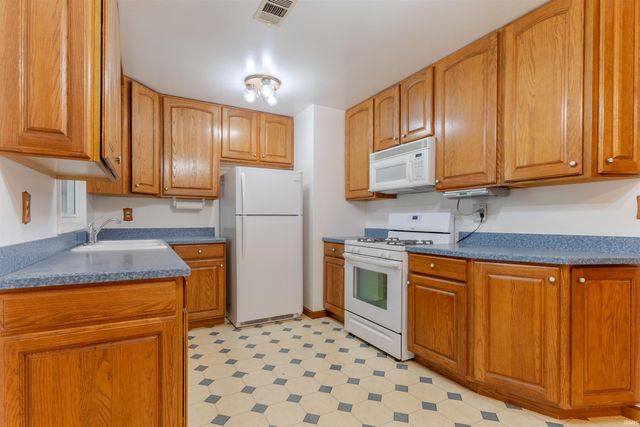 2424 Lexington Road, Evansville, IN 47720