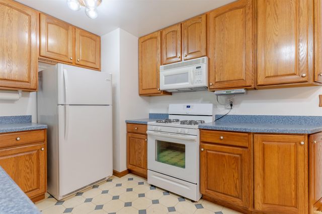 2424 Lexington Road, Evansville, IN 47720