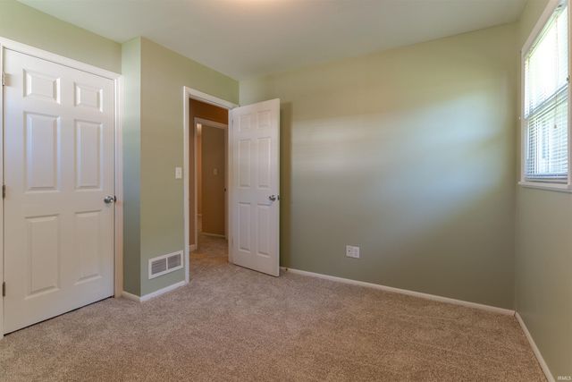 2424 Lexington Road, Evansville, IN 47720