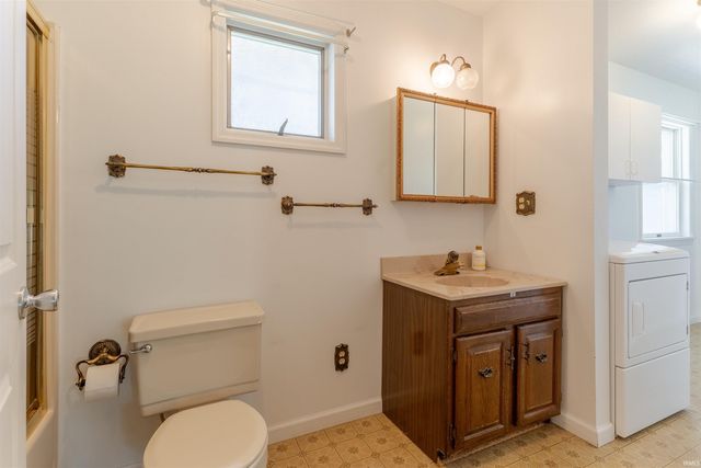 2424 Lexington Road, Evansville, IN 47720
