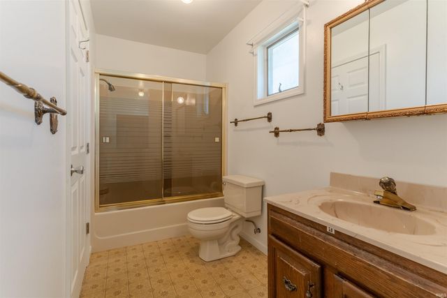 2424 Lexington Road, Evansville, IN 47720