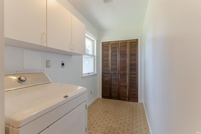 2424 Lexington Road, Evansville, IN 47720