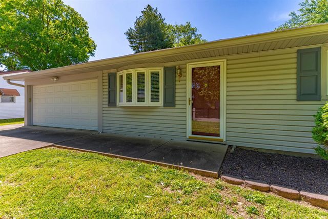 2424 Lexington Road, Evansville, IN 47720