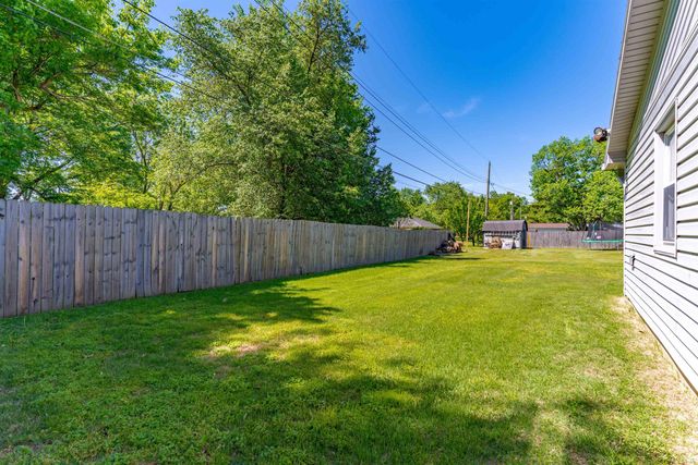 2424 Lexington Road, Evansville, IN 47720