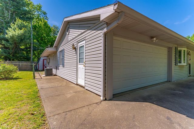 2424 Lexington Road, Evansville, IN 47720