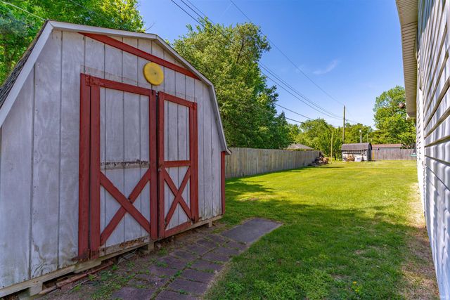 2424 Lexington Road, Evansville, IN 47720