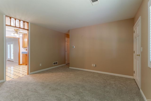 2424 Lexington Road, Evansville, IN 47720