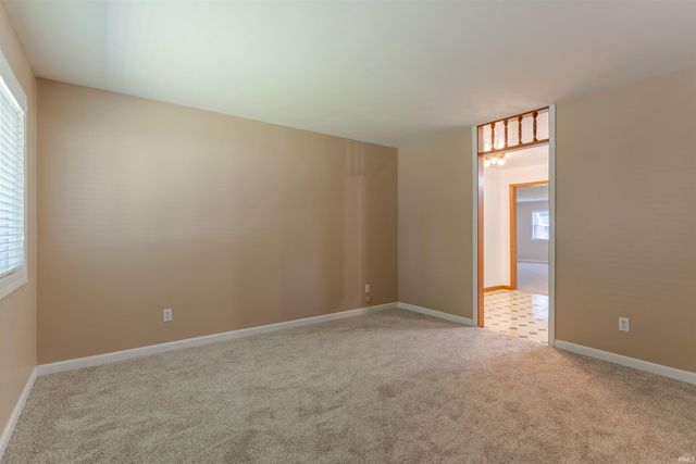 2424 Lexington Road, Evansville, IN 47720