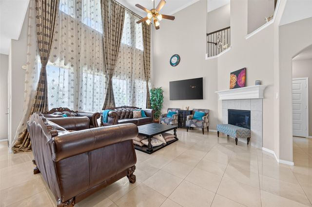 4619 Rockton Hills Lane, Sugar Land, TX 77479
