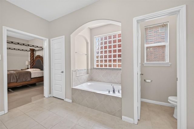 4619 Rockton Hills Lane, Sugar Land, TX 77479