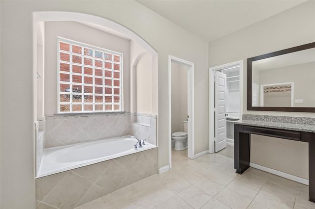 4619 Rockton Hills Lane, Sugar Land, TX 77479