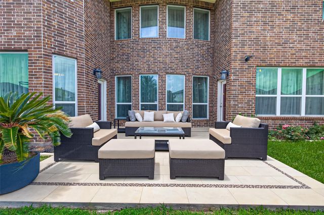 4619 Rockton Hills Lane, Sugar Land, TX 77479
