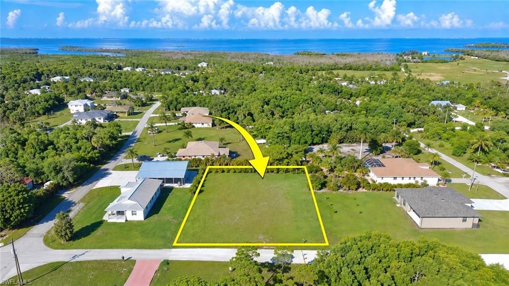 8715 Yukon CT, ST. JAMES CITY, FL 33956 — exterior