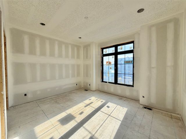 17815 Goodman Drive, Urbandale, IA 50323