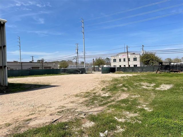 3502 Pinemont Drive, Houston, TX 77018