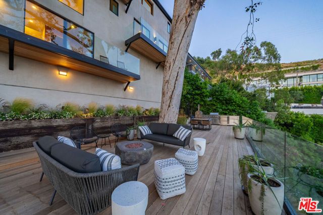 8800 Hollywood Boulevard, Los Angeles, CA 90069
