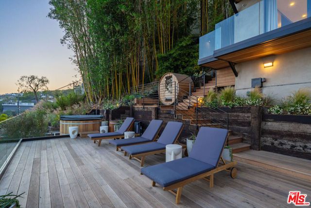 8800 Hollywood Boulevard, Los Angeles, CA 90069