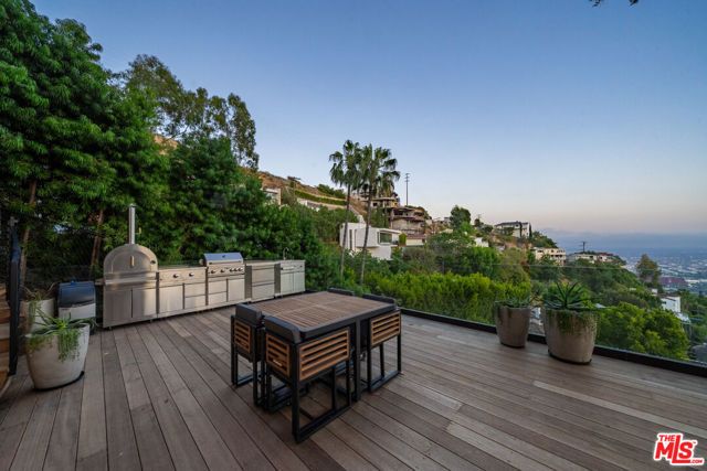 8800 Hollywood Boulevard, Los Angeles, CA 90069