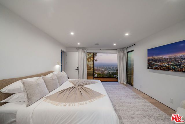 8800 Hollywood Boulevard, Los Angeles, CA 90069