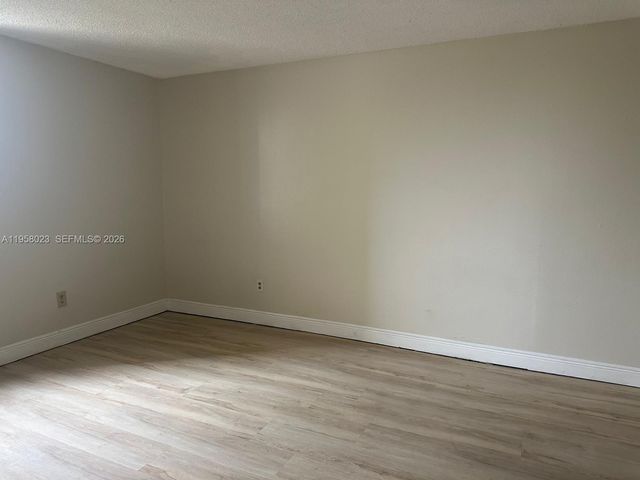 9120 Fontainebleau Blvd 408, Miami, FL 33172