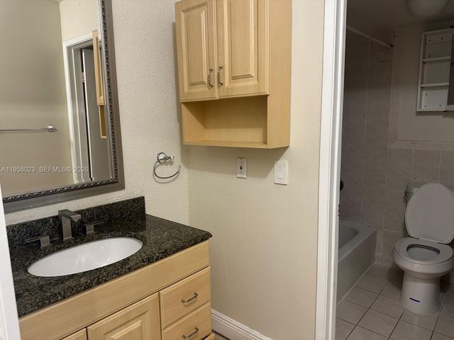 9120 Fontainebleau Blvd 408, Miami, FL 33172