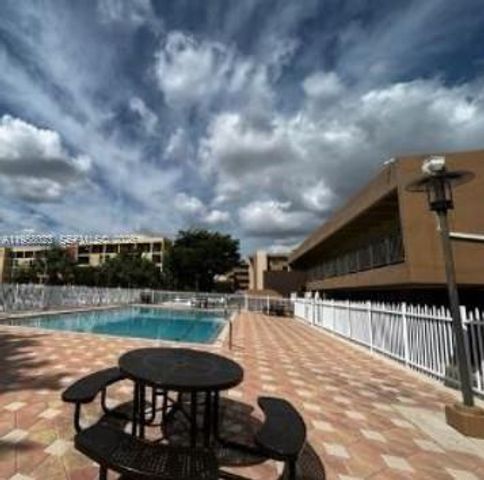 9120 Fontainebleau Blvd 408, Miami, FL 33172