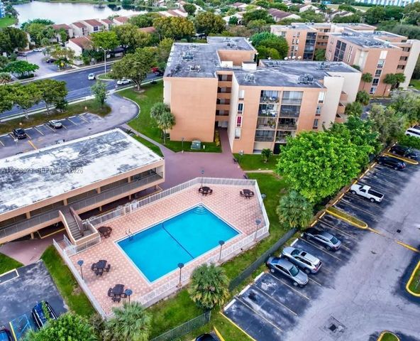 9120 Fontainebleau Blvd 408, Miami, FL 33172