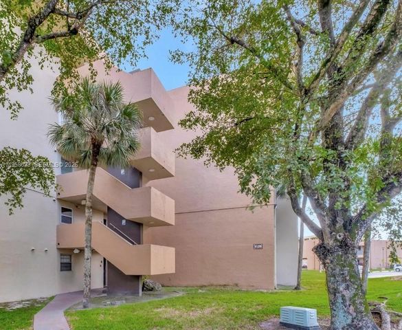 9120 Fontainebleau Blvd 408, Miami, FL 33172