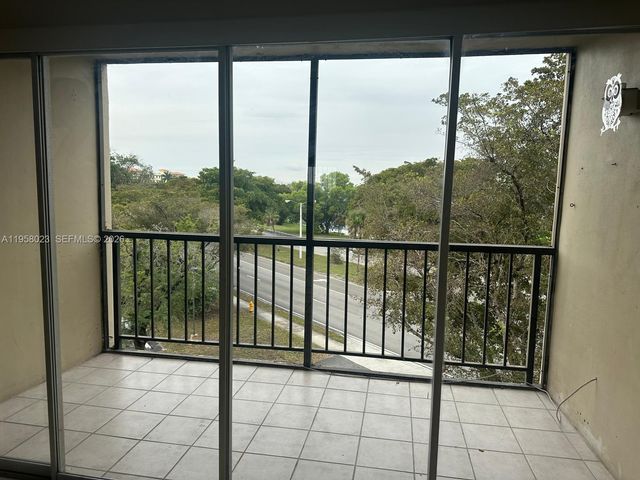 9120 Fontainebleau Blvd 408, Miami, FL 33172