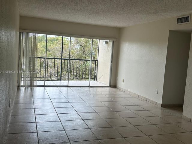 9120 Fontainebleau Blvd 408, Miami, FL 33172