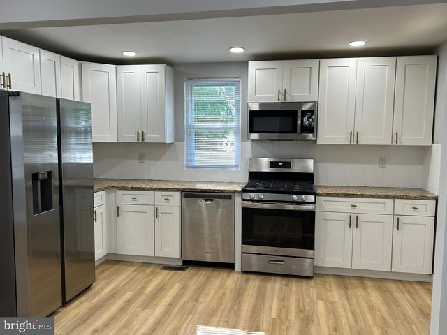 16 W ROLAND RD, Brookhaven, PA 19015