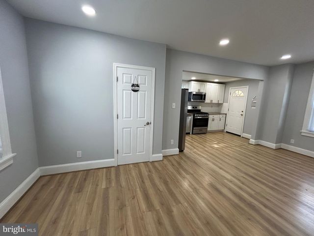 16 W ROLAND RD, Brookhaven, PA 19015