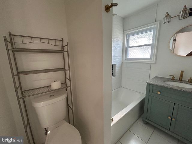 16 W ROLAND RD, Brookhaven, PA 19015