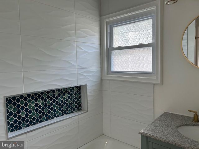 16 W ROLAND RD, Brookhaven, PA 19015