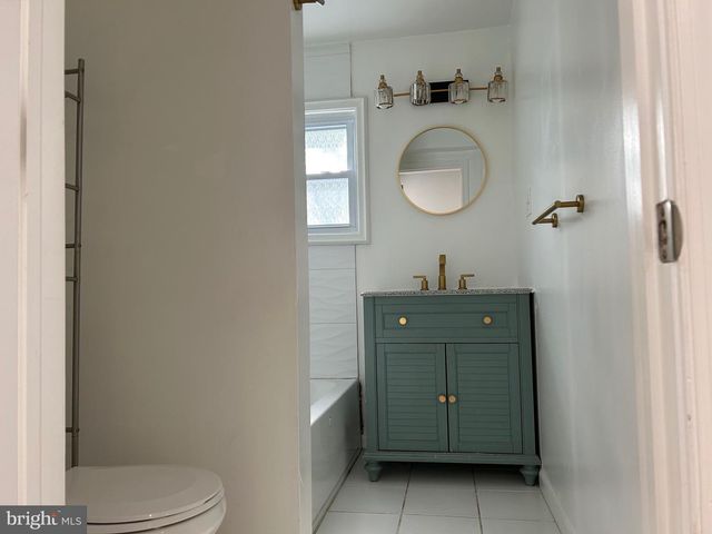 16 W ROLAND RD, Brookhaven, PA 19015