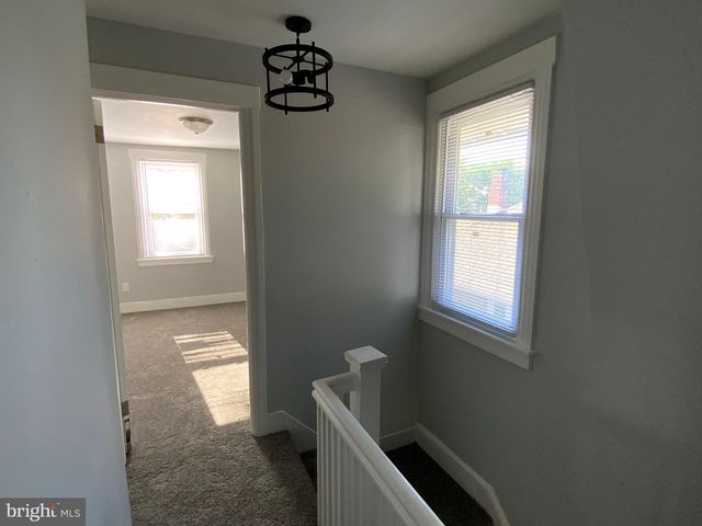 16 W ROLAND RD, Brookhaven, PA 19015