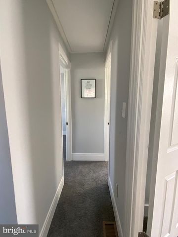 16 W ROLAND RD, Brookhaven, PA 19015
