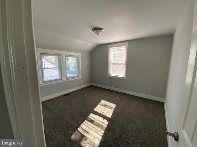 16 W ROLAND RD, Brookhaven, PA 19015