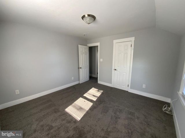 16 W ROLAND RD, Brookhaven, PA 19015