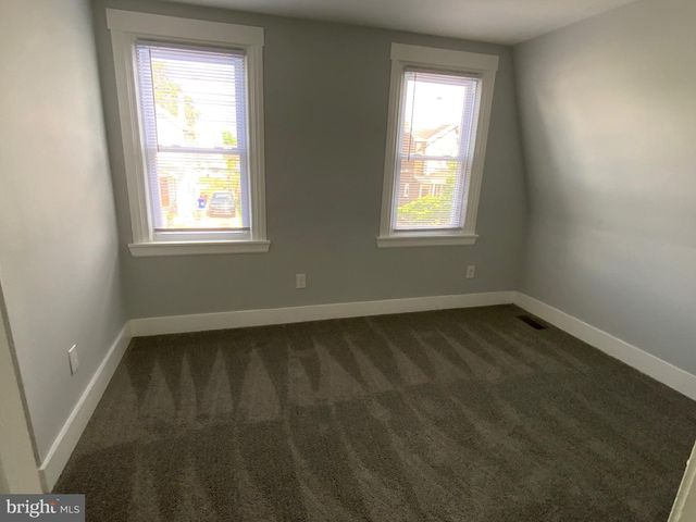 16 W ROLAND RD, Brookhaven, PA 19015
