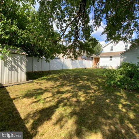 16 W ROLAND RD, Brookhaven, PA 19015