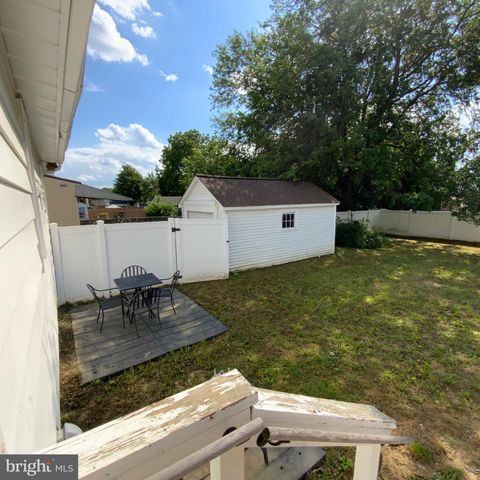 16 W ROLAND RD, Brookhaven, PA 19015