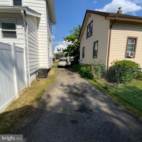 16 W ROLAND RD, Brookhaven, PA 19015