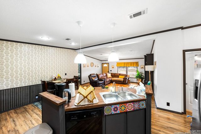 380 Martin Ave, Carrizo Springs, TX 78834