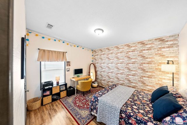 380 Martin Ave, Carrizo Springs, TX 78834